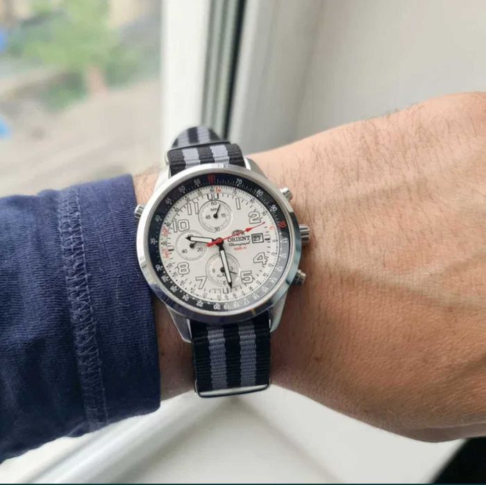 Чоловічий годиник Orient Chronograph 100m 41mm Alarm та Romanson