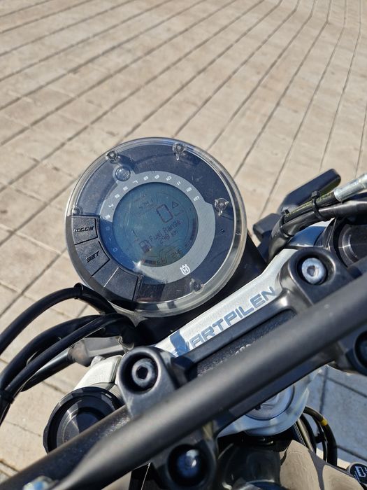 Husqvarna svartpilen 125 05/2024 (4741 km)