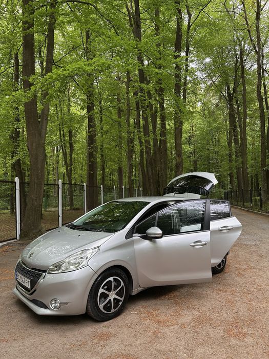 Продам авто / машину Peugeot , пежо 208 2014 рік