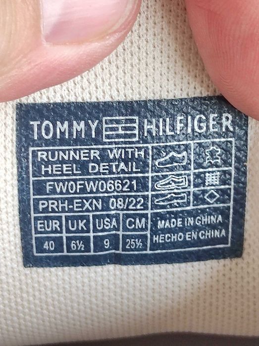2- Tommy Hilfiger Runner With Heel Detail - Sneakersy r. 40