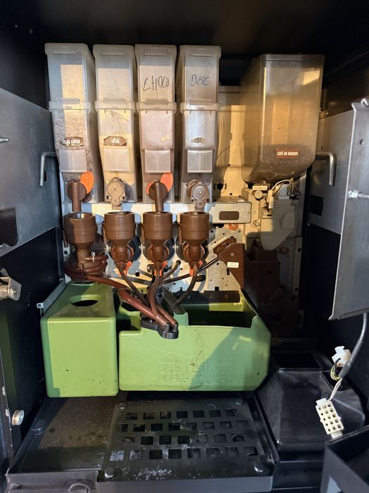 Maquina  vending cafè e snacks SAECO touch