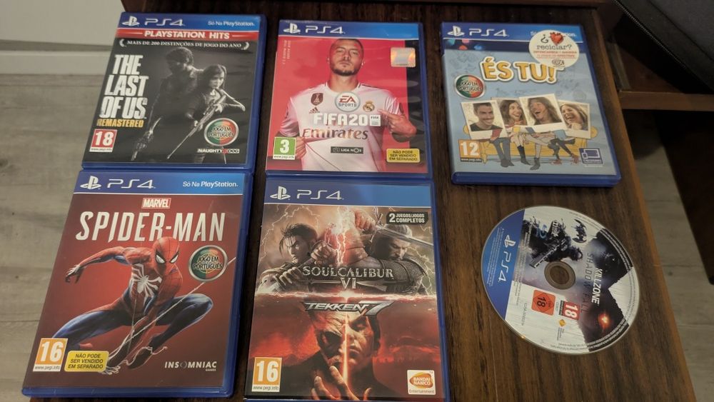 PlayStation 4 em otimo estado