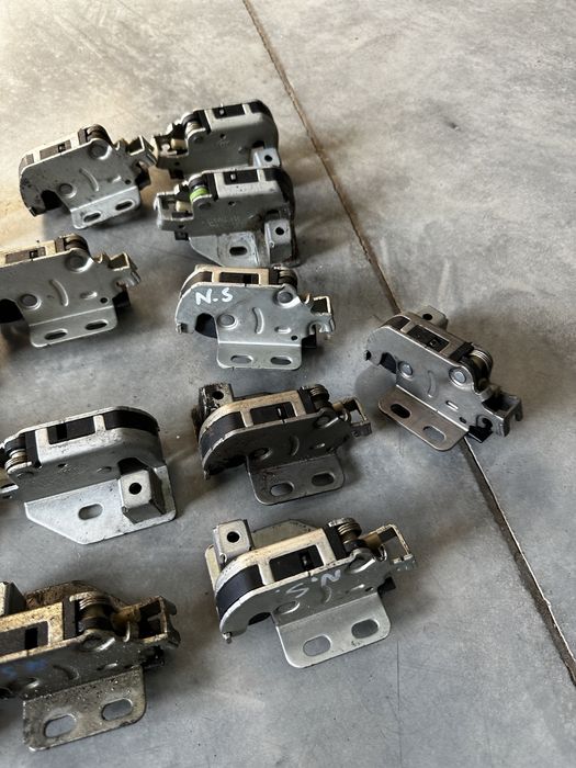 Замок задньої дверки  спрінтер крафтер Sprinter W906 crafter