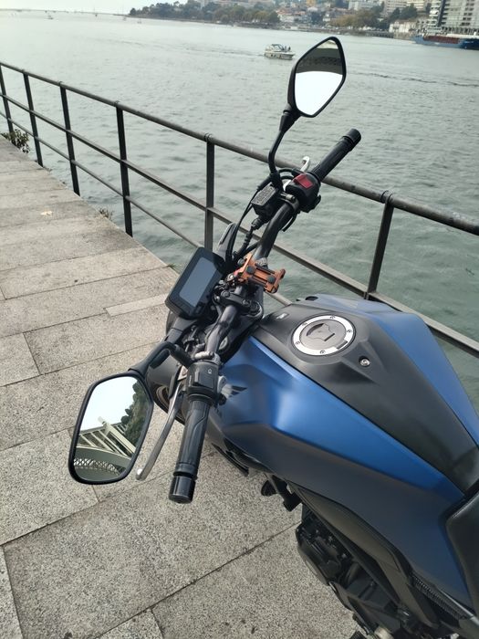 Honda CB 300 R com extras