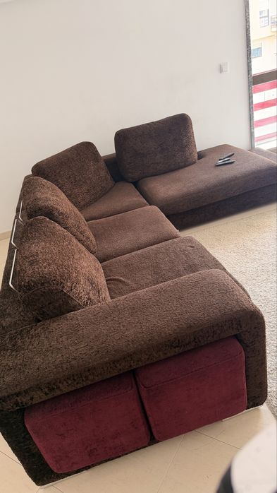 Lindo sofa de canto castanho