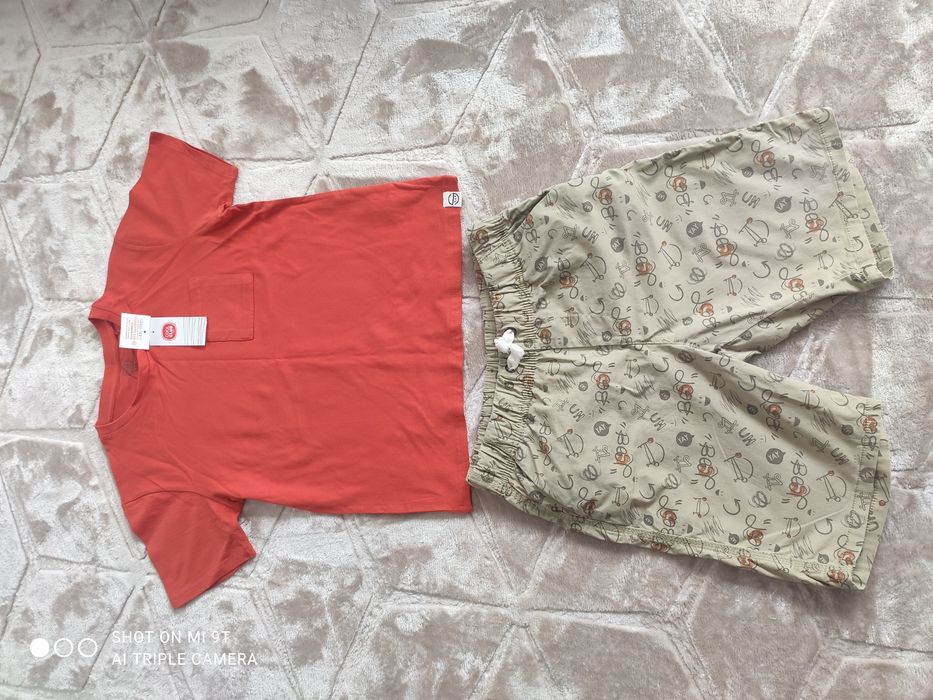 Komplet t-shirt i spodenki 152