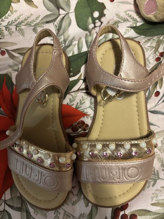 Nowe sandalki r 26