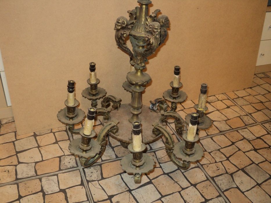 Lustre em bronze e latão