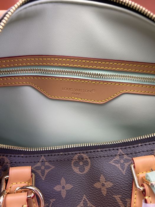 Сумочка в стилі  LV