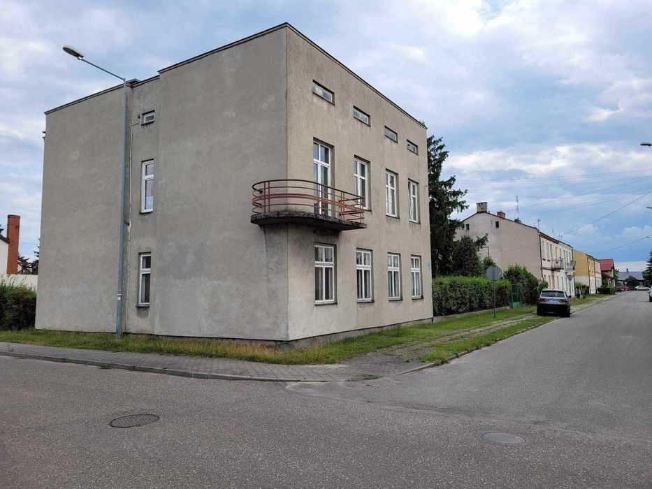 Sprzedam dom dwukondygnacyjny.