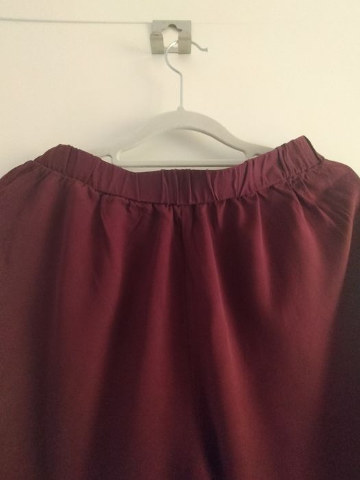 Letnie spodnie na gumce marki Carry rozmiar XS stan bardzo dobry.