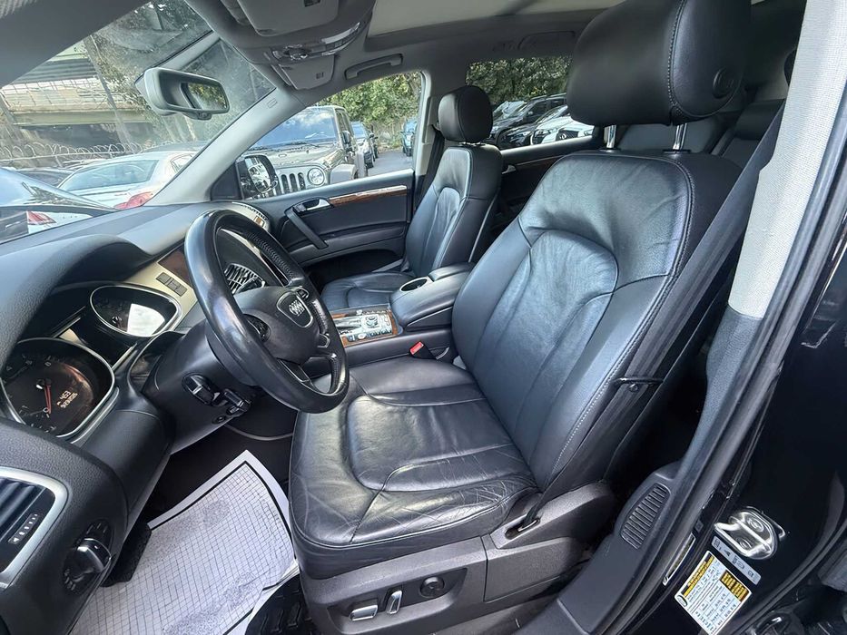 Audi Q7      2015