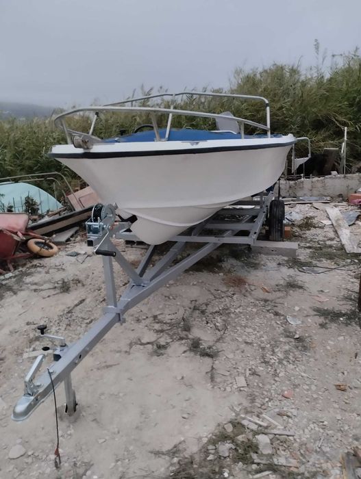 Barco de Recreio em Fibra 4,40m