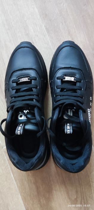 Tênis John Richmond