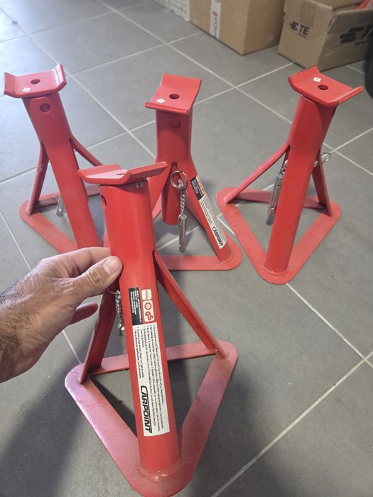 4 cavaletes para oficina automóvel..