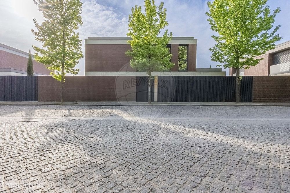 Luxury T3 Detached House for Sale