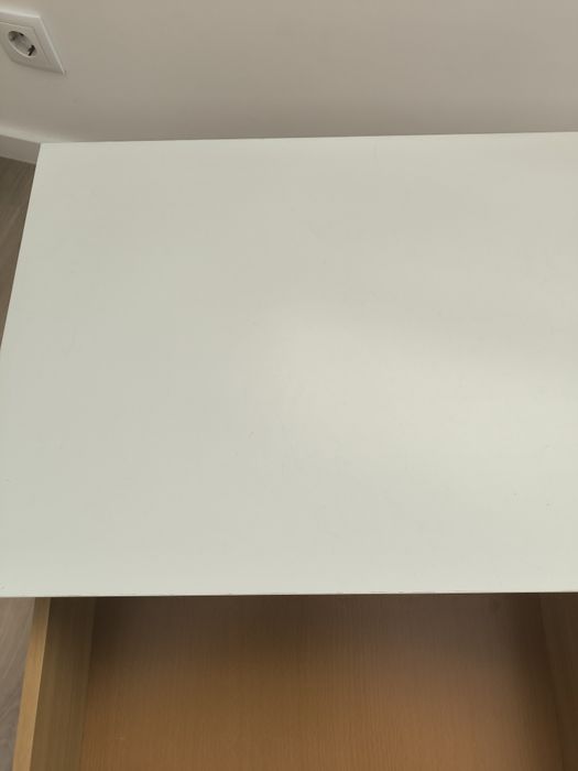 Mesa de cabeceira branca