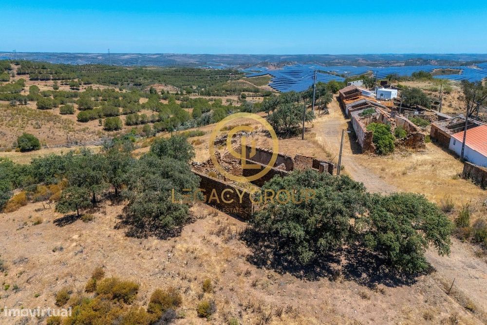 Ruína de 312m2, em Terreno Urbano de 1283m2 - Vaqueiros, Alcoutim