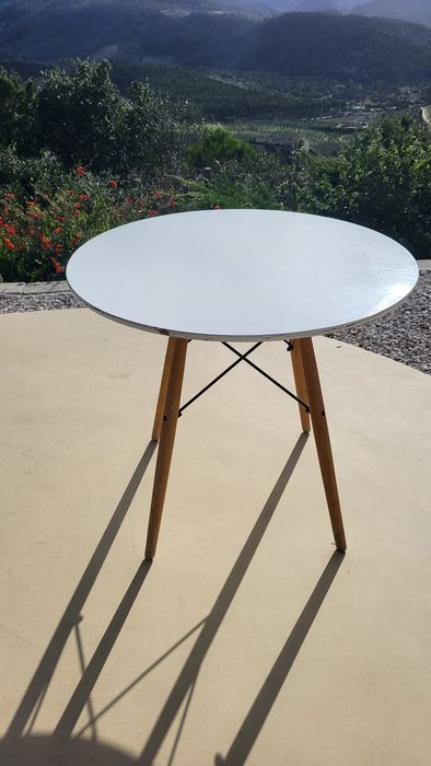 Mesa redonda branca