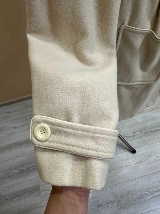 Продається світле пальто