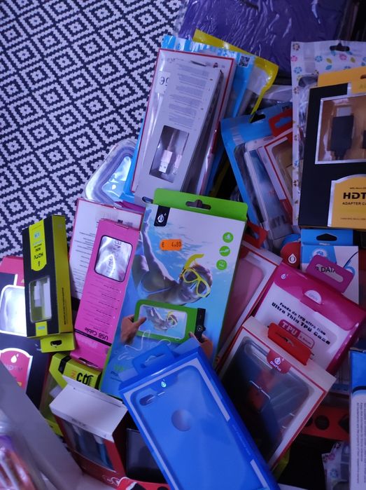 Caixa para destralhar c/81 artigos variados novos