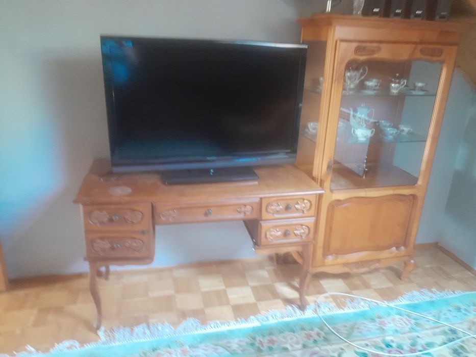Kredens witryna sofa skórzana biurko