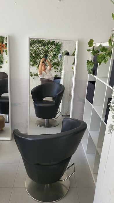 Alugo um espaço para estética e massagem  e uma cadeira de salão