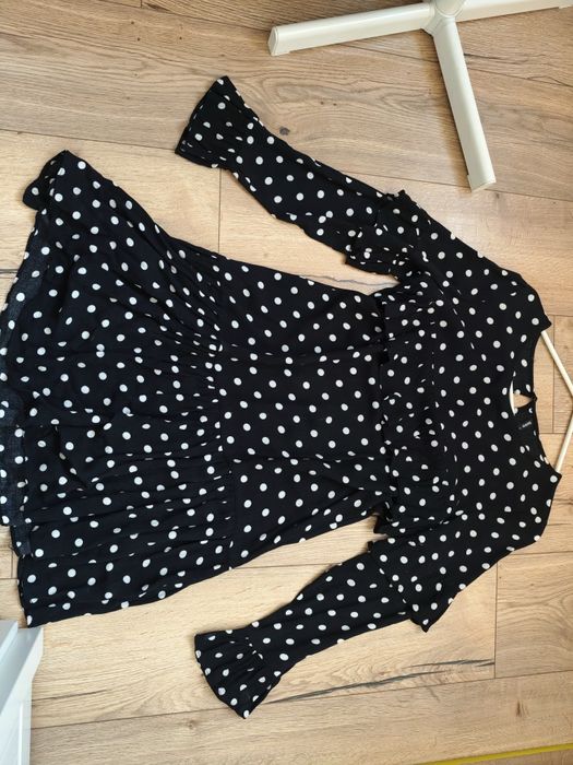 Czarna w kropki sukienka r.S