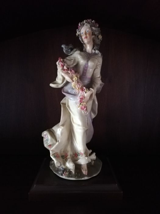 Escultura Feminina