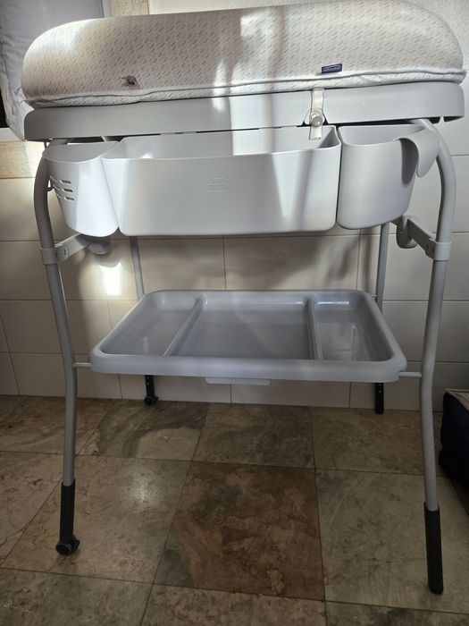 Muda fraldas com banheira Chico