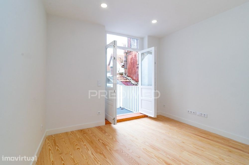 Apartamento T1 NOVO com jardim junto ao rio Douro.