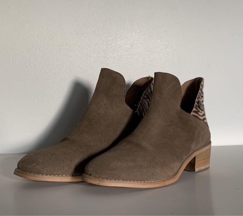 Botins castanho em pele Ruika