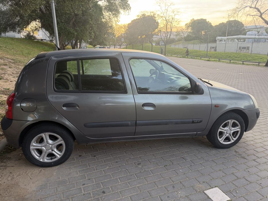 Renault Clio 1.1 16V – Económico e Fiável