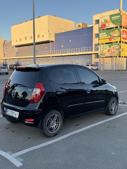 Продам Hyundai i10 2011 год