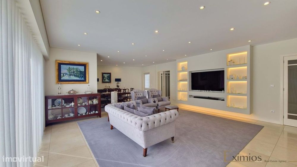 Moradia V5 para venda, com garagem, em Vila do Conde