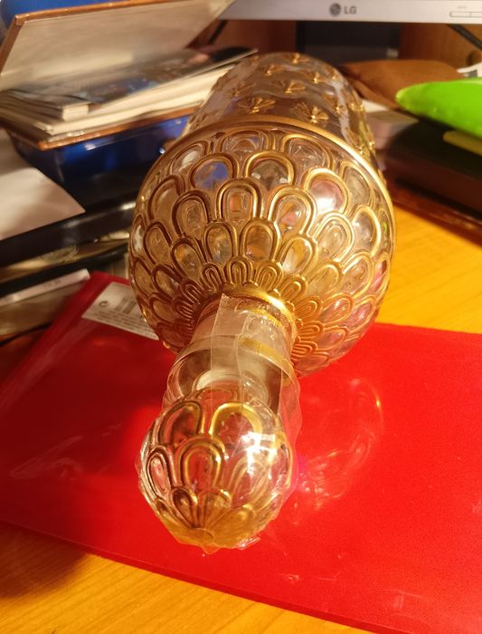 Garrafa perfumaria francesa decorada a ouro FG vazia