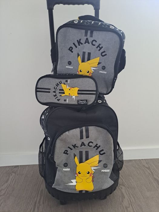 Mochila com estojo e lancheira