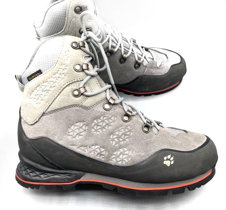 Оригінальні зимові черевики Jack Wolfskin. Розмір - 39.5