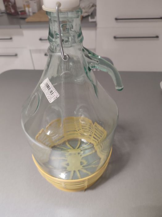 Szklany balon 5 l z uchwytem w koszu