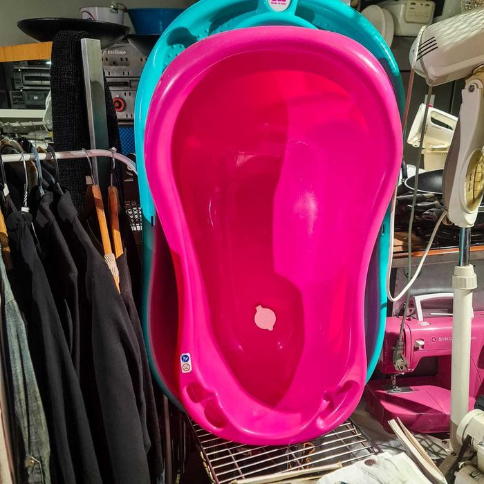 Banheira Bebé Plástico Rosa com Tampão de Drenagem