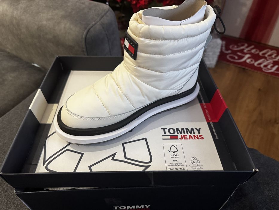 Жіночі білі дутики Tommy Jeans