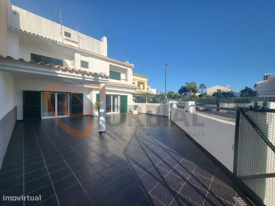 Moradia Geminada com 2 quartos para venda em Albufeira
