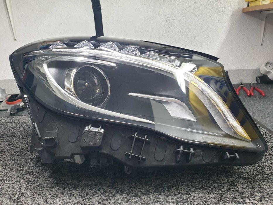 Farol Mercedes GLA  W156 Xenon