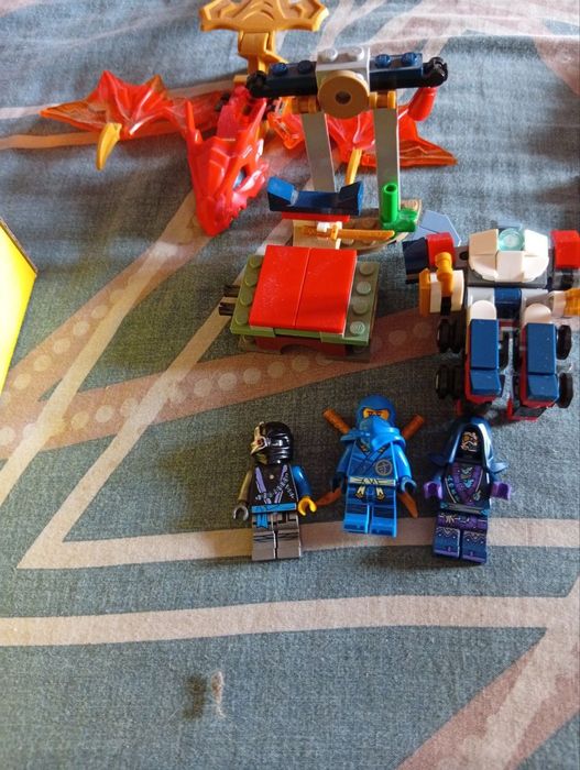 Продам фігурки лего