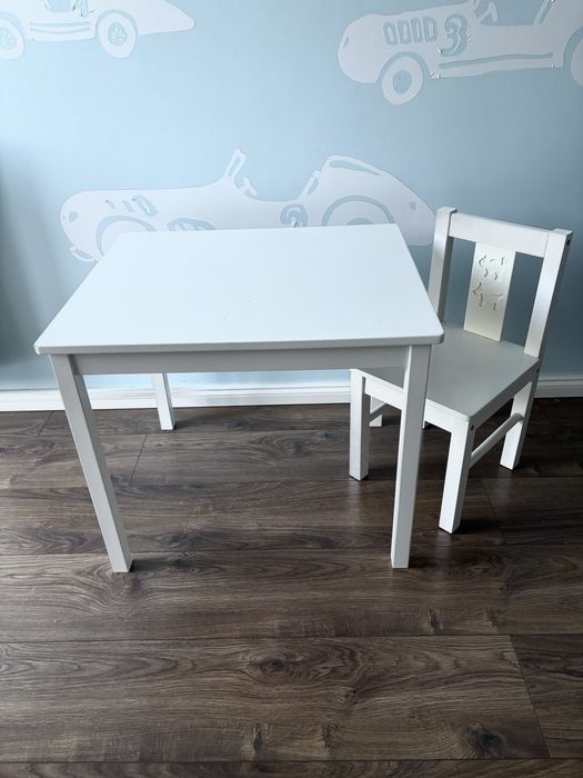 Komplet stolik plus krzeselko Ikea