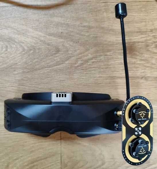Набір Патч антен: Maple Wireless 5.8G 11dBi RHCP SMA + антена 3dBi 14см