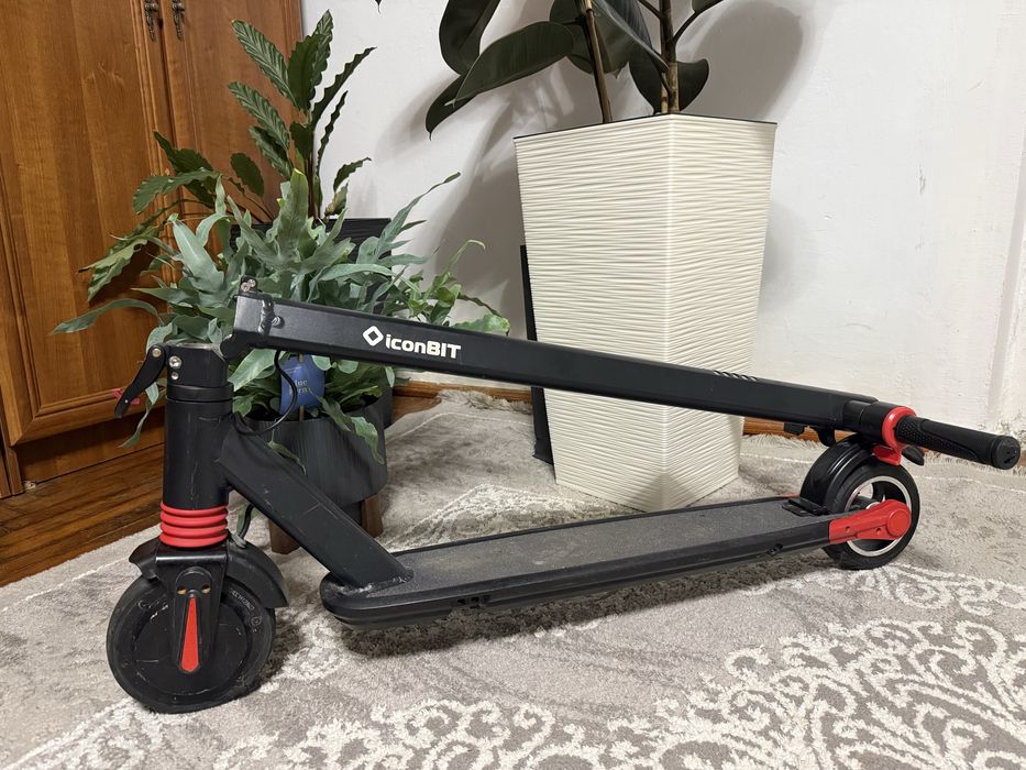 Електросамокат iconBIT Kick Scooter TT V3