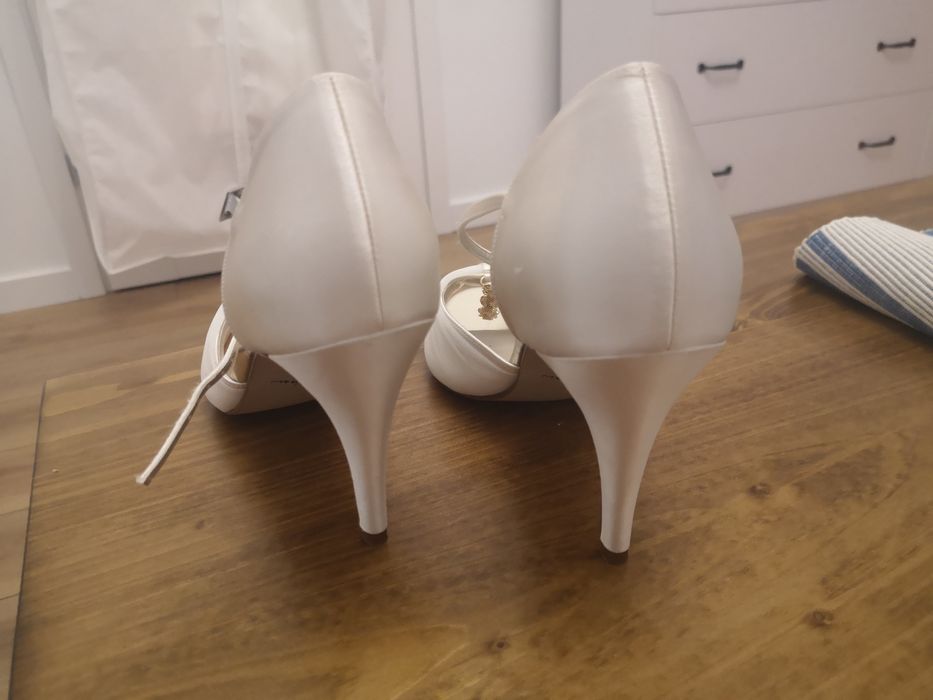 Buty ślubne czółenka satynowe z tiulem białe panna młoda