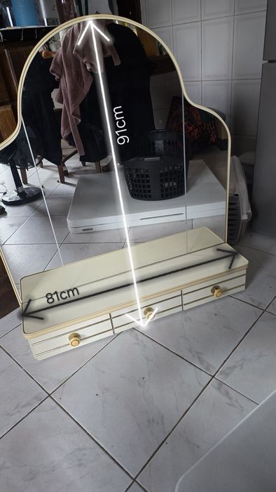 Vendo espelho com gavetas