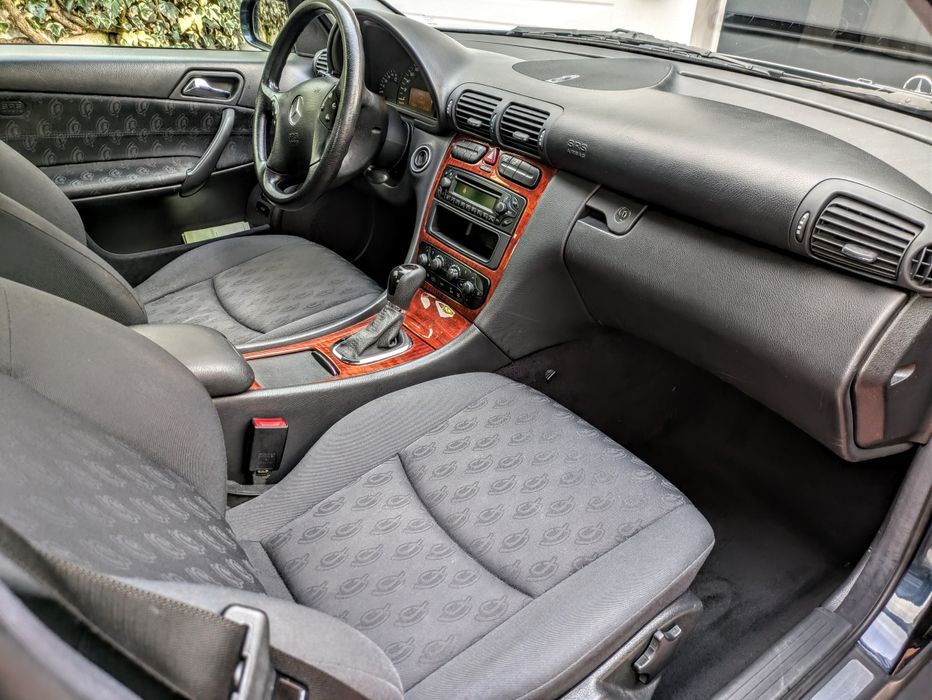 Mercedes-Benz C 220 CDI de 2001 com caixa automática